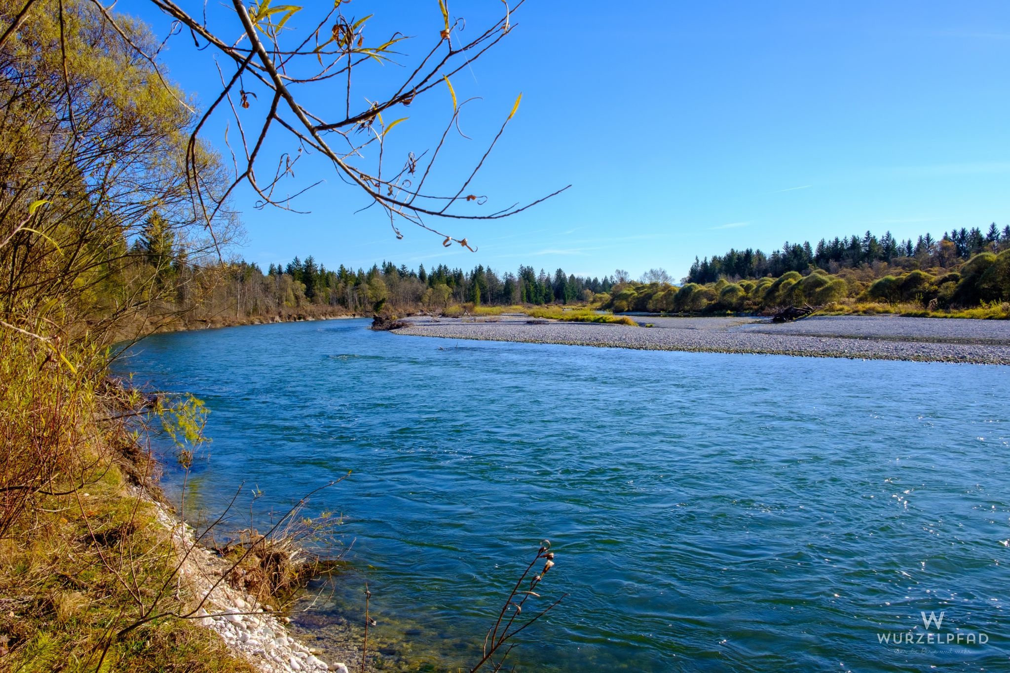 Schmale Pfade führen zur Isar